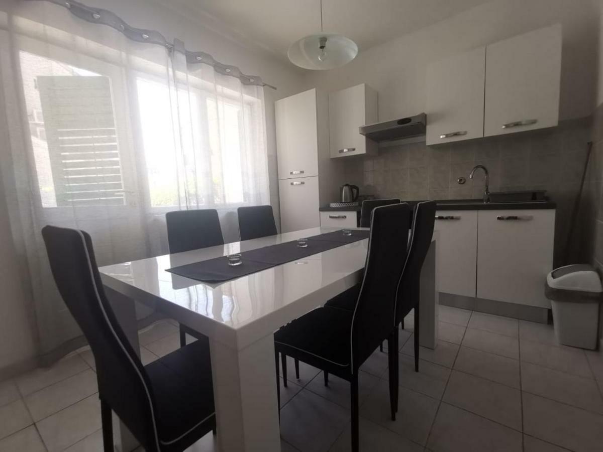Mala Kuca Apartamento Vodice Exterior foto